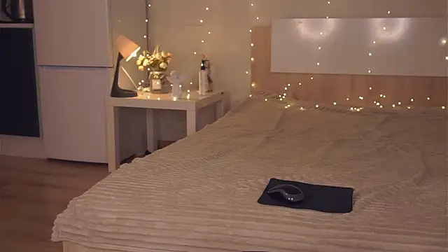 missbeatriss online show from December 14, 2024, 4:09 pm