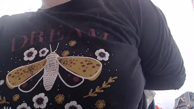 andreaisis2 online show from October 28, 2025, 9:17 pm