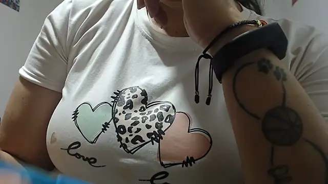 andreaisis2 online show from November 26, 2025, 10:11 pm