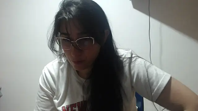 andreaisis2 online show from May 19, 2026, 1:33 am