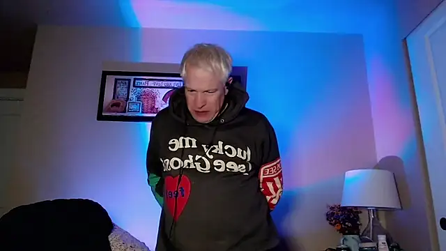 Snarfle82 online show from December 1, 2025, 12:32 pm