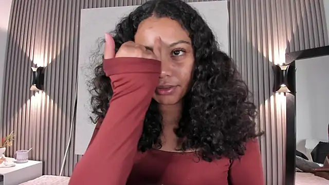 Zafiiraa online show from March 18, 2026, 11:46 am