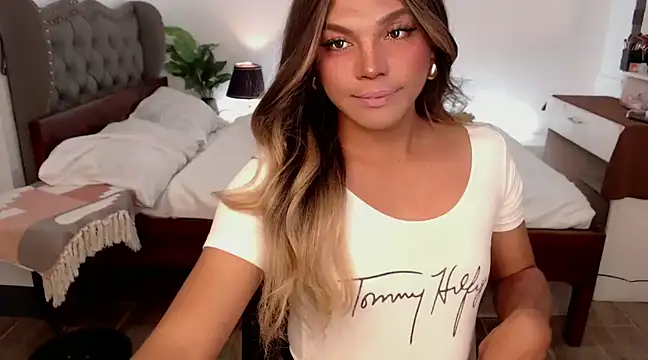 liaa lurrecams online show from January 23, 2025, 5:42 pm