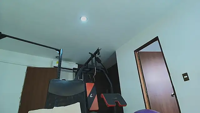 Lia sarahi online show from February 3, 2025, 5:35 pm