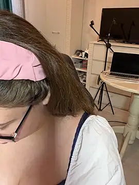 DienkaGreen online show from November 26, 2025, 8:37 am