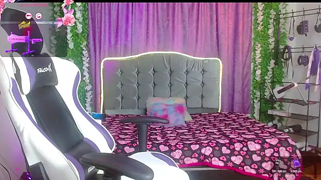 ariana-lopez online show from June 4, 2026, 5:19 pm