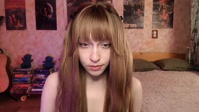Snapshot of Friendly_Ellie chatting on April 26, 2026, 11:13 pm Friendly Ellie online show from April 26, 2026, 11:13 pm