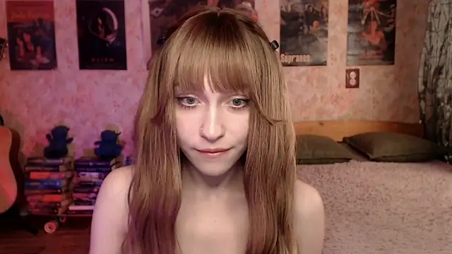 Snapshot of Friendly_Ellie chatting on May 13, 2026, 11:22 pm Friendly Ellie online show from May 13, 2026, 11:22 pm