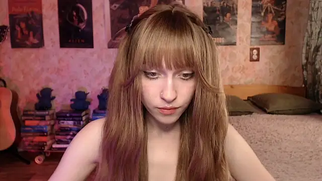 Snapshot of Friendly_Ellie chatting on May 14, 2026, 1:18 pm Friendly Ellie online show from May 14, 2026, 1:18 pm