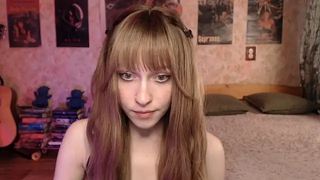 Snapshot of Friendly_Ellie chatting on May 15, 2026, 12:23 pm Friendly Ellie online show from May 15, 2026, 12:23 pm