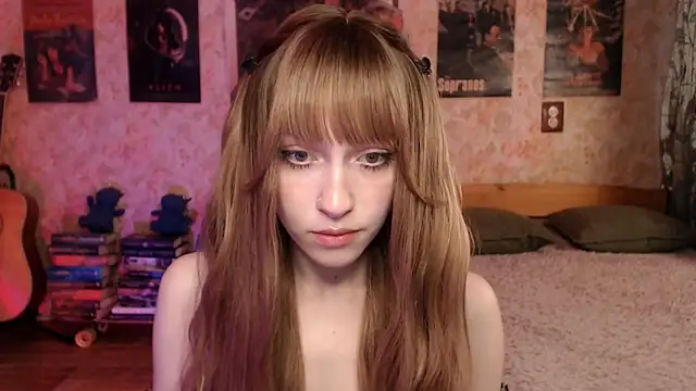 Snapshot of Friendly_Ellie chatting on May 20, 2026, 12:17 am Friendly Ellie online show from May 20, 2026, 12:17 am