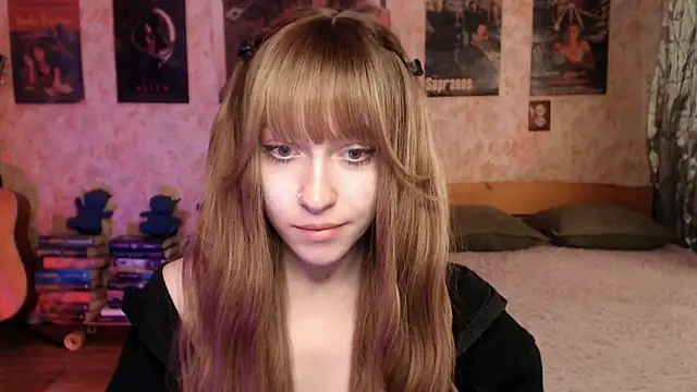 Snapshot of Friendly_Ellie chatting on May 23, 2026, 12:16 am Friendly Ellie online show from May 23, 2026, 12:16 am