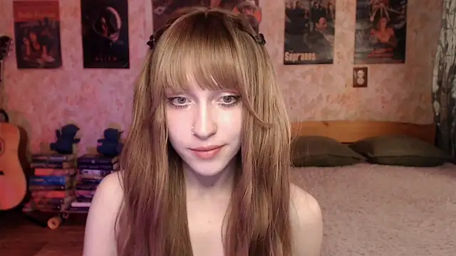 Snapshot of Friendly_Ellie chatting on May 26, 2026, 11:23 pm Friendly Ellie online show from May 26, 2026, 11:23 pm