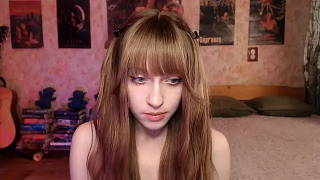 Snapshot of Friendly_Ellie chatting on May 27, 2026, 11:24 pm Friendly Ellie online show from May 27, 2026, 11:24 pm
