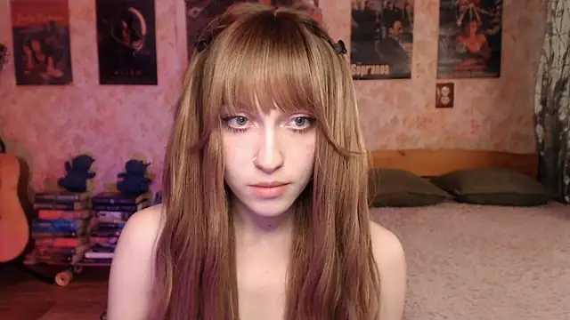 Snapshot of Friendly_Ellie chatting on May 30, 2026, 12:19 am Friendly Ellie online show from May 30, 2026, 12:19 am