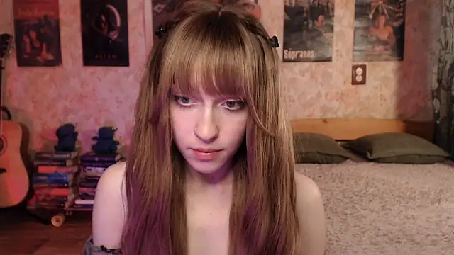 Snapshot of Friendly_Ellie chatting on June 1, 2026, 12:18 pm Friendly Ellie online show from June 1, 2026, 12:18 pm