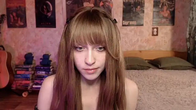 Snapshot of Friendly_Ellie chatting on June 4, 2026, 11:22 pm Friendly Ellie online show from June 4, 2026, 11:22 pm