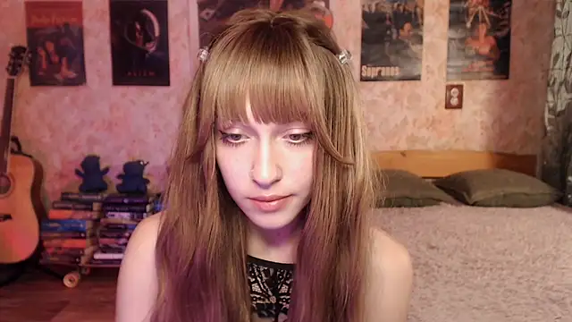 Snapshot of Friendly_Ellie chatting on July 14, 2026, 12:24 am Friendly Ellie online show from July 14, 2026, 12:24 am