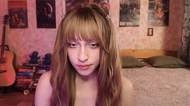 Snapshot of Friendly_Ellie chatting on July 22, 2026, 1:19 am Friendly Ellie online show from July 22, 2026, 1:19 am