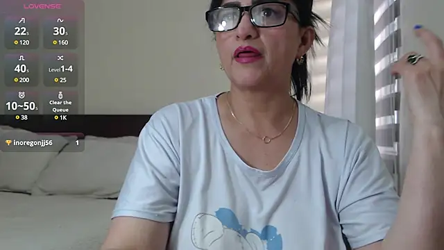 ISABEEL SOFIA01 online show from January 28, 2025, 10:34 pm