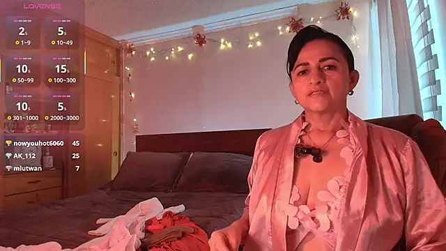 ISABEEL SOFIA01 online show from March 15, 2026, 12:33 pm