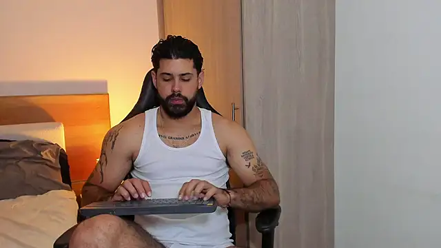 Justyn Torres online show from March 13, 2025, 2:33 pm