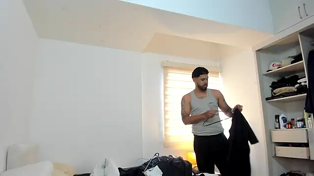 Justyn Torres online show from October 16, 2025, 2:07 pm