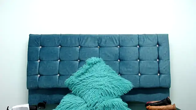 valentinaricothx online show from December 16, 2025, 3:17 pm