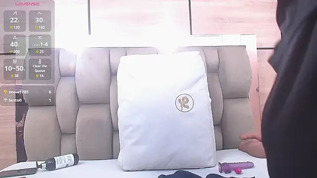 arianna pearl online show from December 14, 2024, 3:47 pm