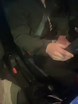 agitnizci13 online show from December 4, 2025, 4:48 pm