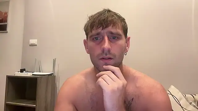 Snapshot of lukegunn chatting on June 5, 2026, 12:39 am lukegunn online show from June 5, 2026, 12:39 am