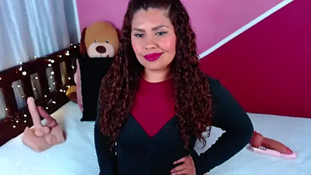 Queenamazon1 online show from June 3, 2026, 4:37 am