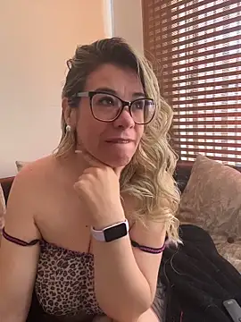 salomesweet13 online show from February 3, 2026, 5:29 pm