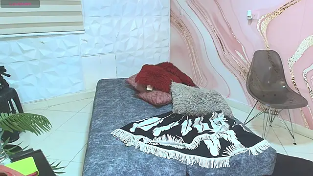 cintiagreyx online show from February 20, 2025, 3:08 pm