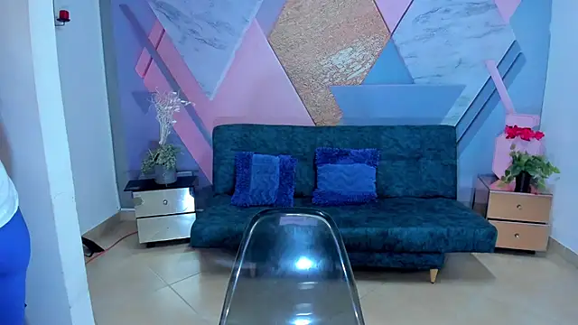 cintiagreyx online show from March 21, 2025, 11:44 am