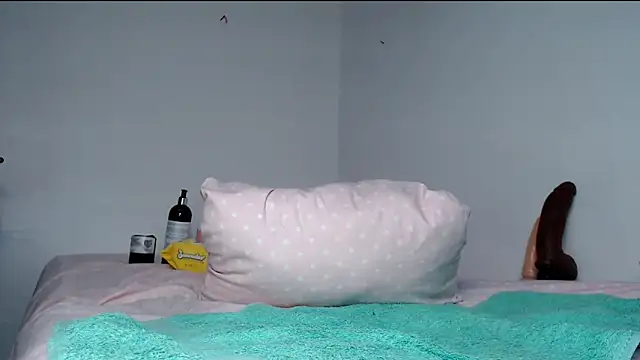 karolgirl-1 online show from April 21, 2026, 10:10 am