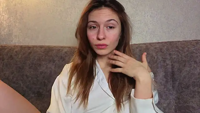 LovelyKatea online show from December 14, 2025, 12:10 pm