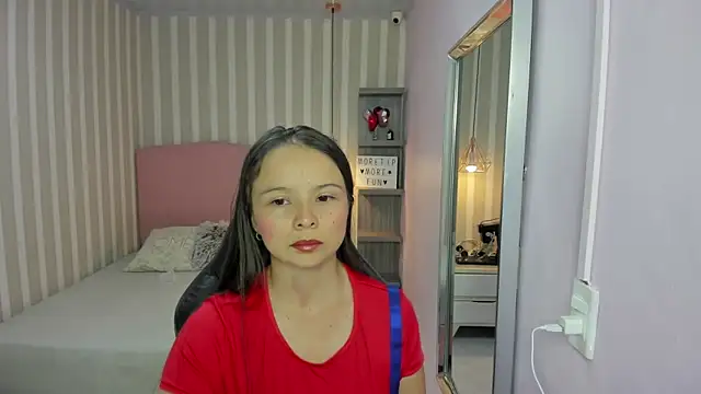 LORELAIGIVEN online show from October 8, 2025, 12:25 pm