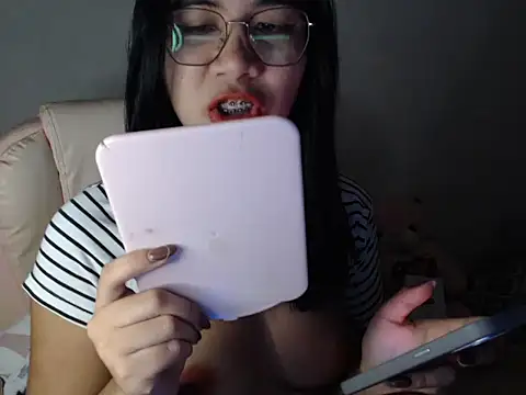 TransPetite1 online show from November 14, 2025, 2:32 am