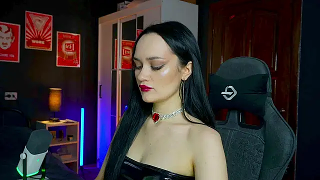 QueenAliss online show from November 28, 2025, 3:42 am