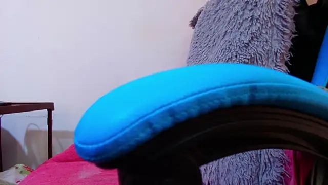 klylls squirt  online show from April 23, 2026, 7:27 pm