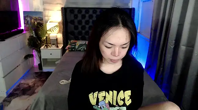 SweetCheska19 online show from February 9, 2025, 3:53 am