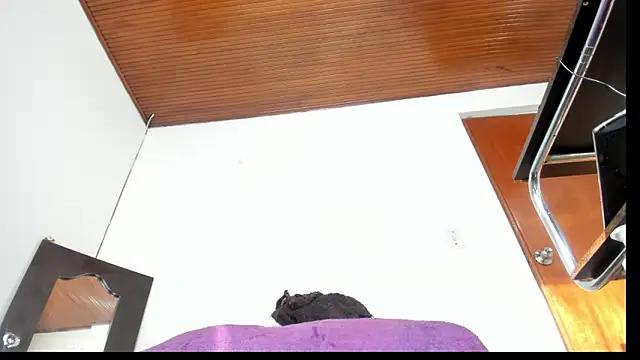 emely exotic online show from January 18, 2025, 12:57 pm