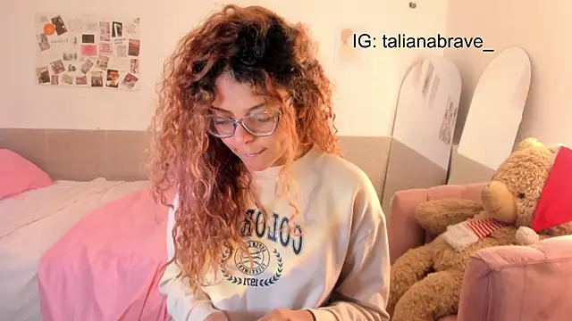 ValienteGirl  online show from September 30, 2025, 3:22 am