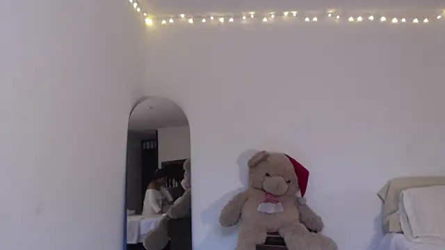 ValienteGirl  online show from March 1, 2026, 10:01 pm