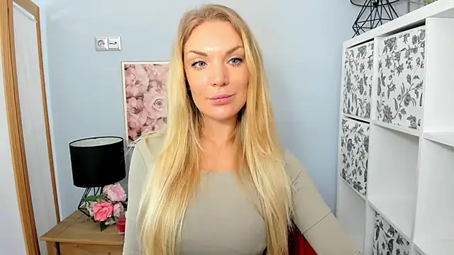 AulloraHoney online show from January 27, 2025, 6:41 am