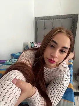 Snapshot of Elena222_ chatting on June 20, 2026, 6:33 pm Elena222 online show from June 20, 2026, 6:33 pm