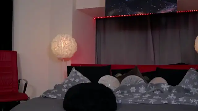 Snapshot of Larissa_K chatting on January 22, 2025, 5:06 pm Larissa K online show from January 22, 2025, 5:06 pm