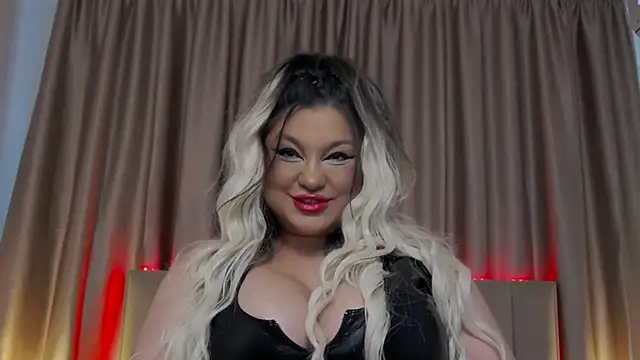 Snapshot of Larissa_K chatting on September 10, 2025, 11:21 am Larissa K online show from September 10, 2025, 11:21 am