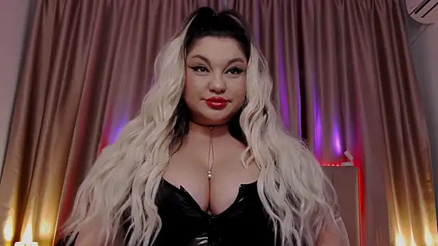 Snapshot of Larissa_K chatting on October 26, 2025, 1:06 pm Larissa K online show from October 26, 2025, 1:06 pm